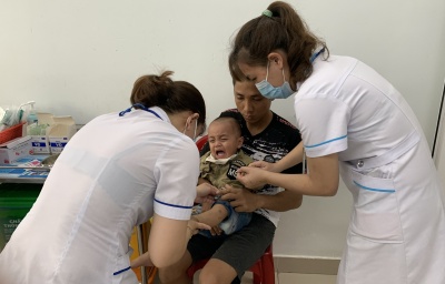 Phát hiện sớm và chăm sóc trẻ bị bệnh tay chân miệng